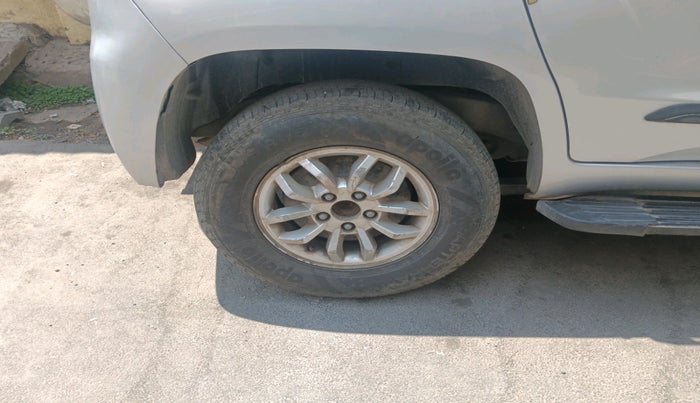 2016 Mahindra TUV300 T8, Diesel, Manual, 76,127 km, tyre