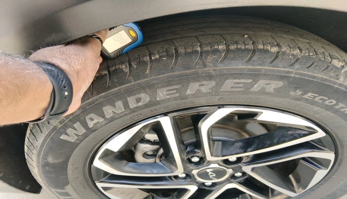 2024 KIA CARENS LUXURY PLUS 1.5 TURBO PETROL DCT 7 STR, Petrol, Automatic, 16,676 km, tyre