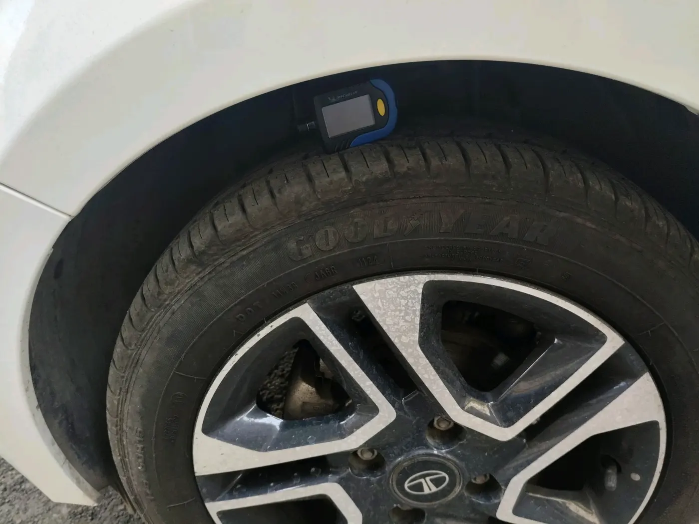 2024 Tata Tiago XZA PLUS PETROL, Petrol, Automatic, 4,129 km, tyre