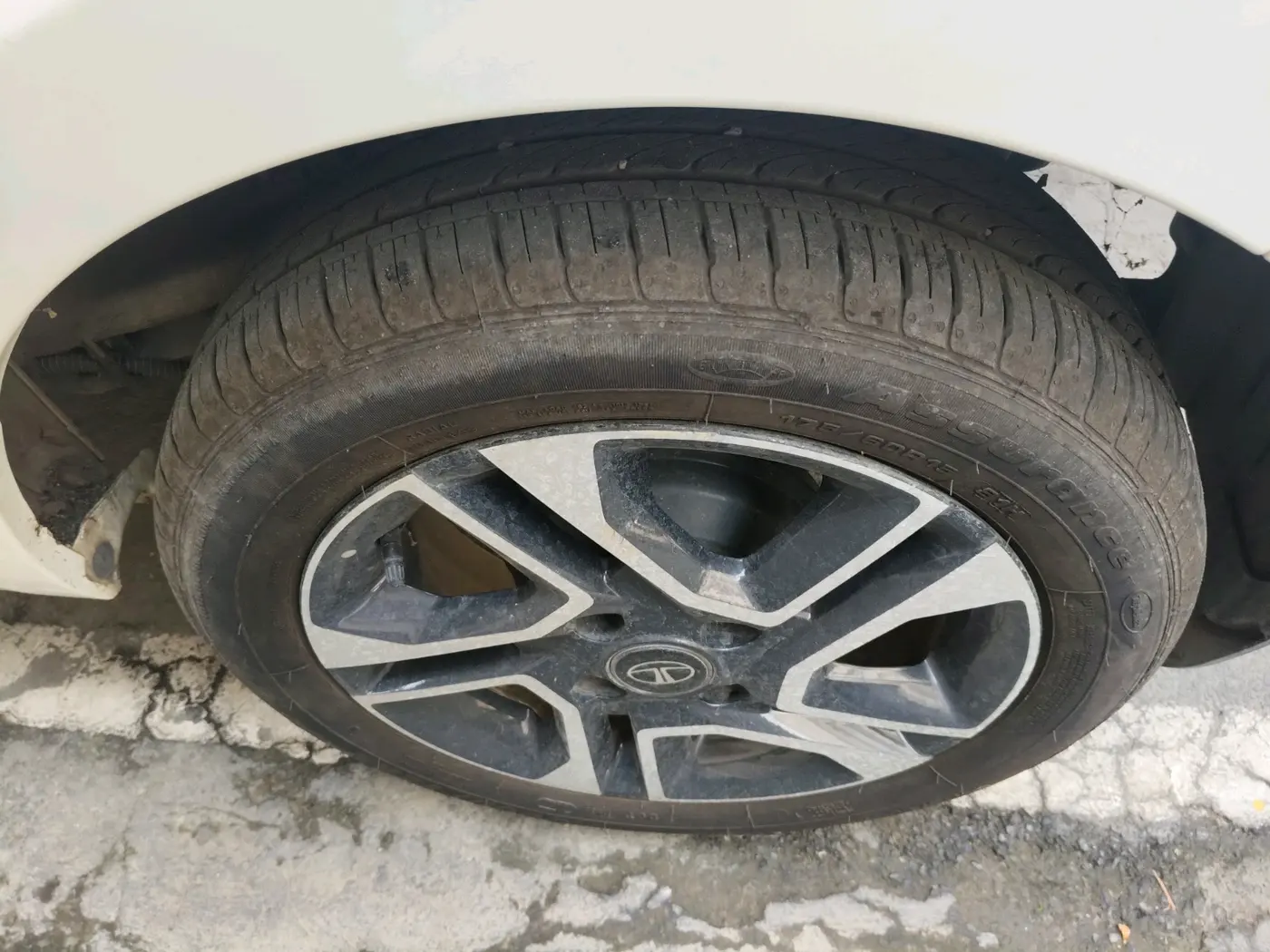 2024 Tata Tiago XZA PLUS PETROL, Petrol, Automatic, 4,129 km, tyre