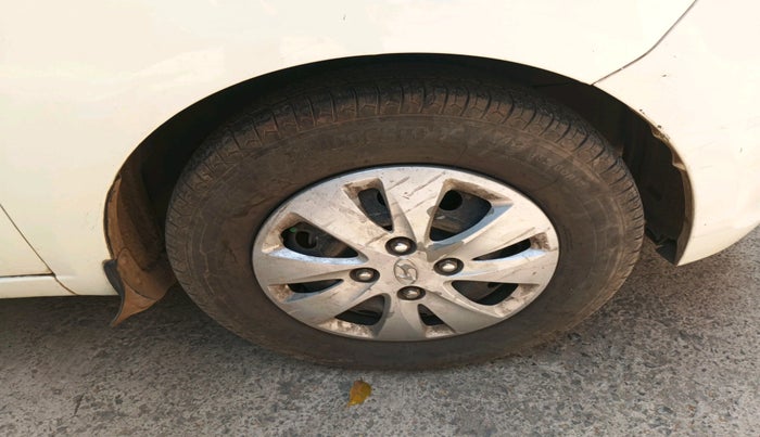 2012 Hyundai i10 SPORTZ 1.2 AT, CNG, Automatic, 1,29,912 km, tyre