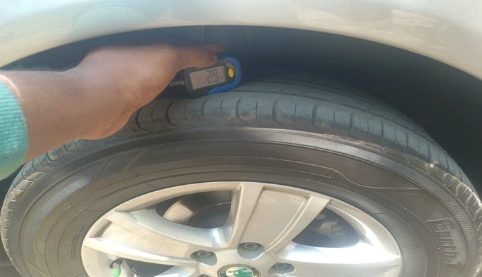 2013 Skoda Laura AMBIENTE 2.0 TDI CR MT, Diesel, Manual, 1,41,871 km, tyre