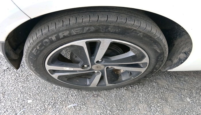 2024 Tata ALTROZ XZ PLUS O SUNROOF CNG, CNG, Manual, 36,426 km, tyre