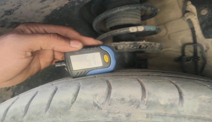 2013 Volkswagen Vento HIGHLINE 1.6 MPI, Petrol, Manual, 70,602 km, tyre