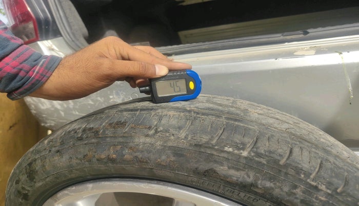 2013 Volkswagen Vento HIGHLINE 1.6 MPI, Petrol, Manual, 70,602 km, tyre