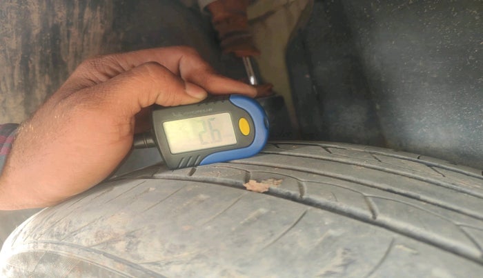 2013 Volkswagen Vento HIGHLINE 1.6 MPI, Petrol, Manual, 70,602 km, tyre