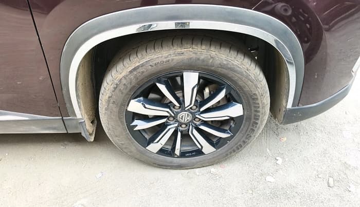 2019 MG HECTOR SHARP 2.0 DIESEL, Diesel, Manual, 1,08,758 km, tyre