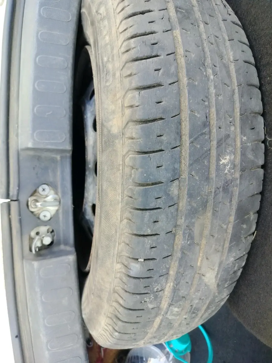 2014 Maruti Ritz VXI, CNG, Manual, 90,218 km, tyre