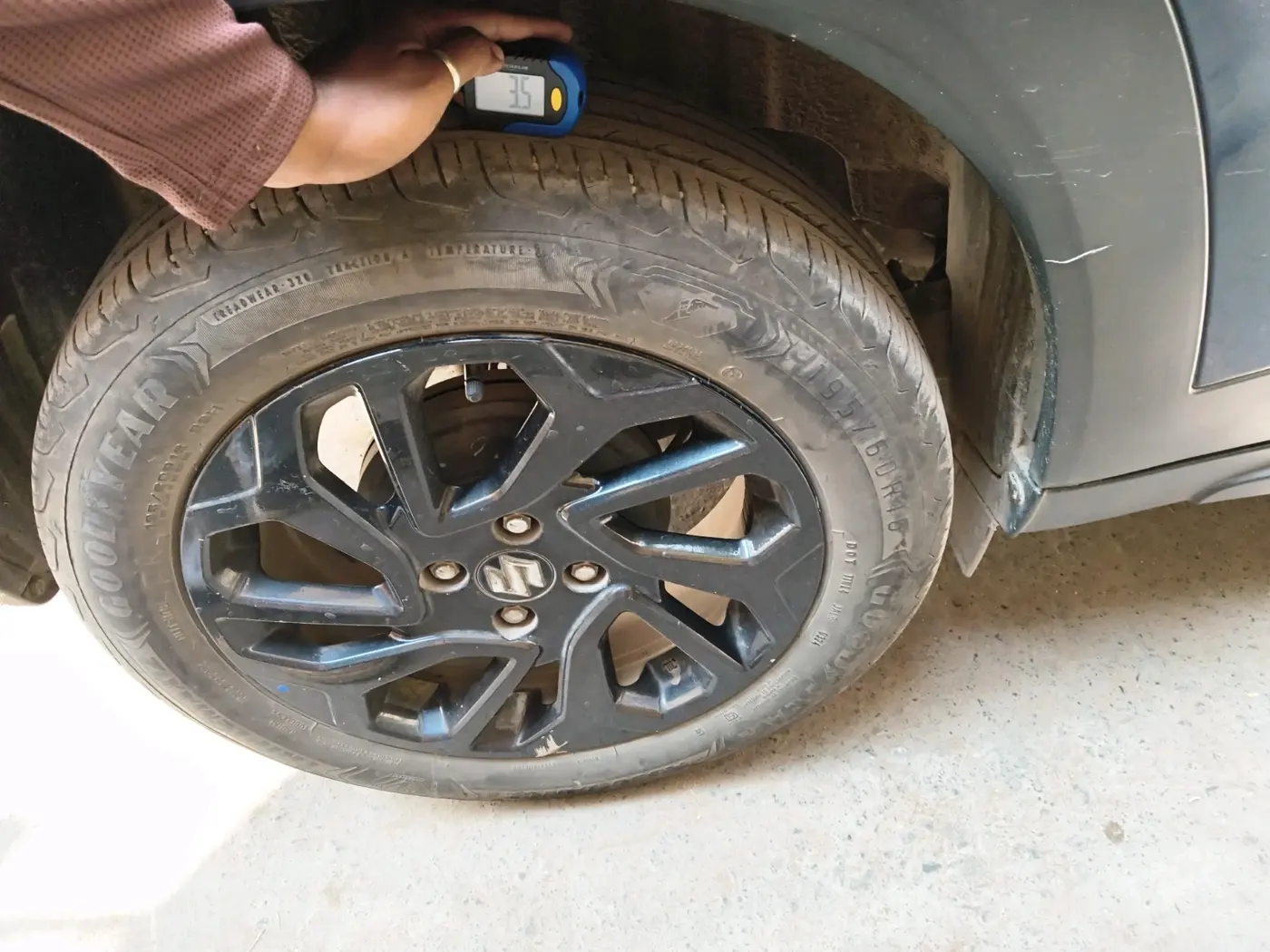 2024 Maruti FRONX DELTA PLUS 1.2L AGS, Petrol, Automatic, 40,417 km, tyre