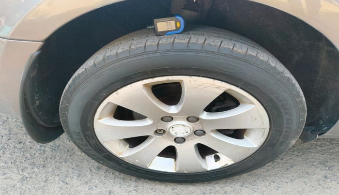 2012 Skoda Superb ELEGANCE 1.8 TSI MT, Petrol, Manual, 66,506 km, tyre