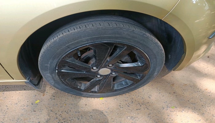 2020 Tata ALTROZ XZ DIESEL, Diesel, Manual, 64,139 km, tyre