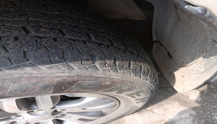 2016 Ford Endeavour TITANIUM 3.2 4X4 AT, Diesel, Automatic, 2,16,338 km, tyre