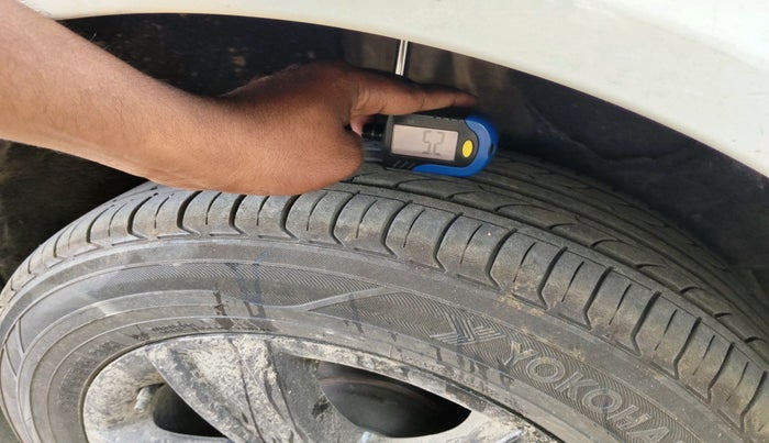 2013 Skoda Laura AMBITION 2.0 TDI CR MT, Diesel, Manual, 1,52,447 km, tyre