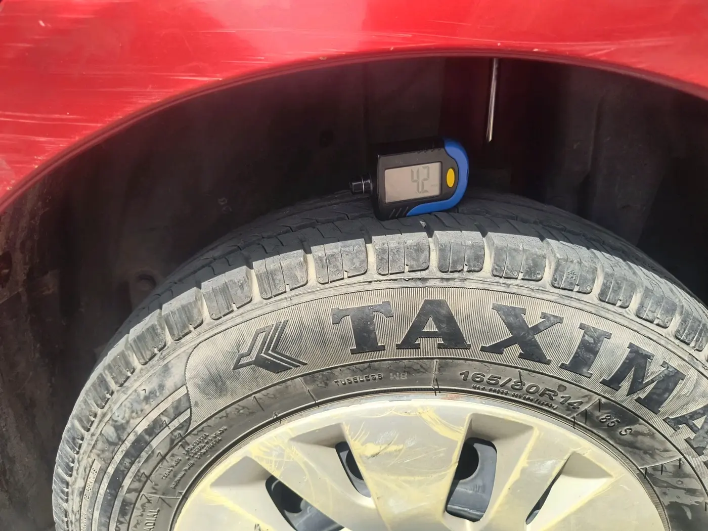 2013 Maruti Swift VXI, Petrol, Manual, 90,367 km, tyre