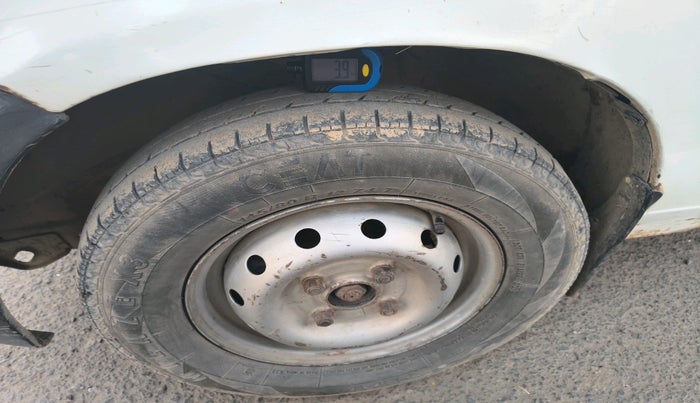 2011 Maruti Alto LX, CNG, Manual, 2,00,643 km, tyre