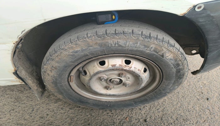 2011 Maruti Alto LX, CNG, Manual, 2,00,643 km, tyre