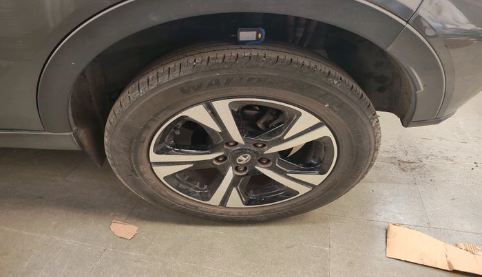 2022 Tata NEXON EV XZ PLUS LUX, Electric, Automatic, 42,098 km, tyre