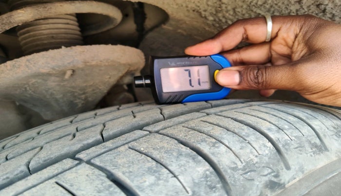 2014 Mahindra XUV500 W8, Diesel, Manual, 1,45,976 km, tyre