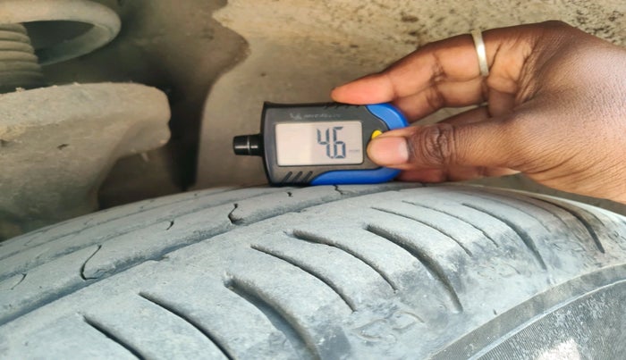 2014 Mahindra XUV500 W8, Diesel, Manual, 1,45,976 km, tyre