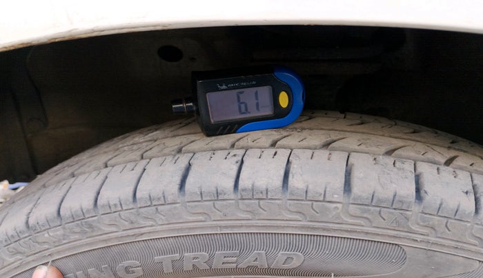 2015 Maruti Wagon R 1.0 LXI, CNG, Manual, 2,20,054 km, tyre