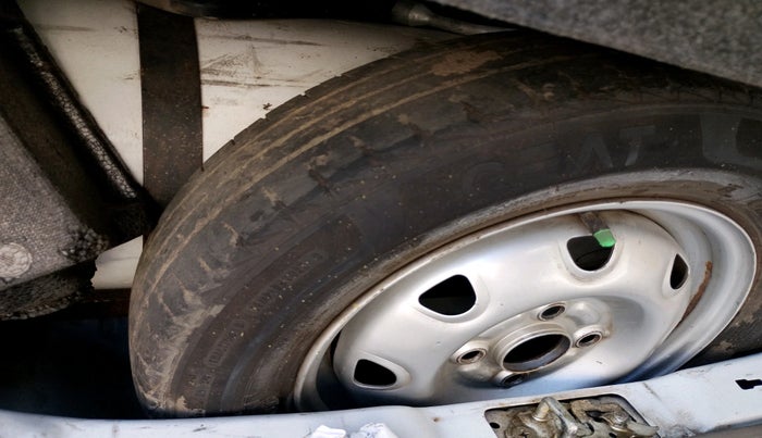 2015 Maruti Wagon R 1.0 LXI, CNG, Manual, 2,20,054 km, tyre