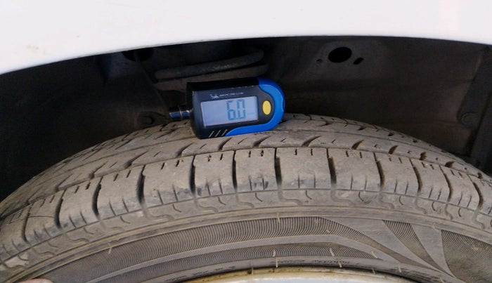 2015 Maruti Wagon R 1.0 LXI, CNG, Manual, 2,20,054 km, tyre