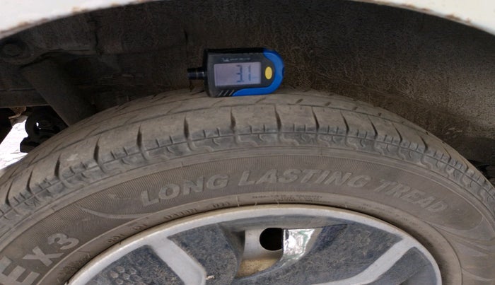 2015 Maruti Wagon R 1.0 LXI, CNG, Manual, 2,20,054 km, tyre