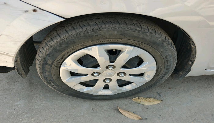 2017 Hyundai Eon MAGNA +, Petrol, Manual, 1,31,827 km, tyre