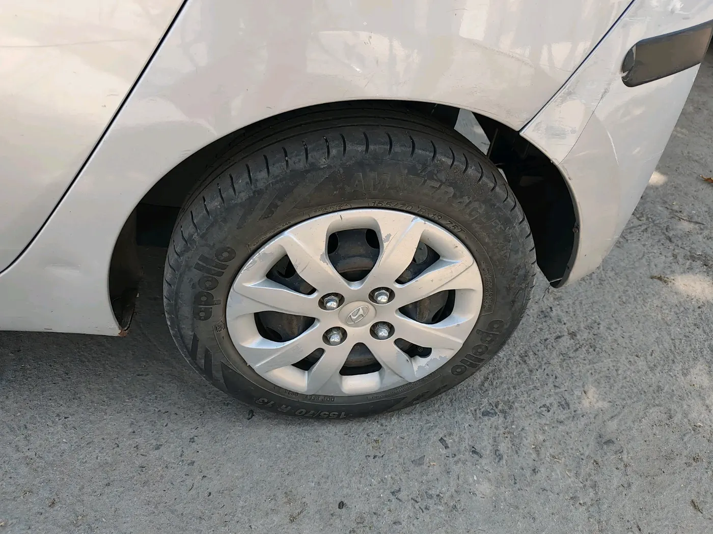 2017 Hyundai Eon MAGNA +, Petrol, Manual, 1,31,827 km, tyre