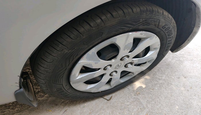 2017 Hyundai Eon MAGNA +, Petrol, Manual, 1,31,827 km, tyre