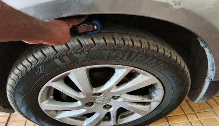 2013 Maruti Swift ZDI, Diesel, Manual, 1,02,274 km, tyre