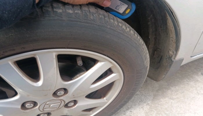 2013 Honda Brio VX AT, Petrol, Automatic, 77,635 km, tyre