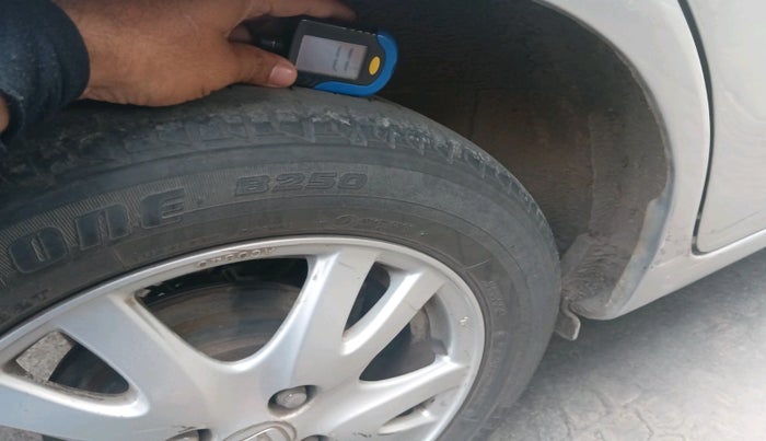 2013 Honda Brio VX AT, Petrol, Automatic, 77,635 km, tyre