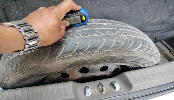 2012 Hyundai i10 MAGNA 1.1, CNG, Manual, 1,07,616 km, tyre