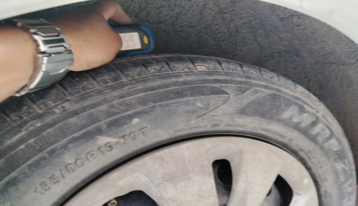 2012 Hyundai i10 MAGNA 1.1, CNG, Manual, 1,07,616 km, tyre