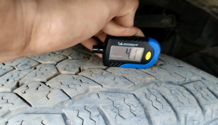 2016 Ford Endeavour TITANIUM 3.2 4X4 AT, Diesel, Automatic, 1,27,223 km, tyre