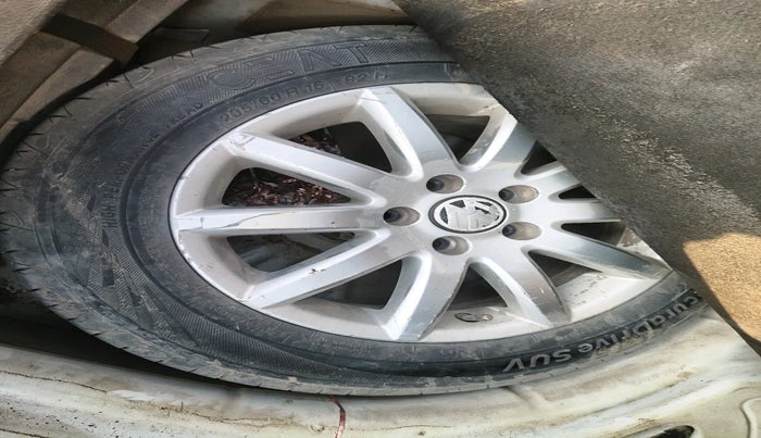 2011 Volkswagen Jetta COMFORTLINE 2.0L TDI, Diesel, Manual, 1,65,545 km, tyre