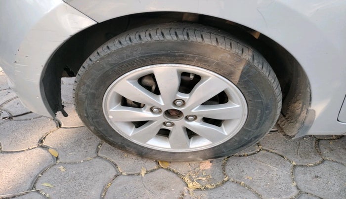 2014 Hyundai Xcent SX 1.2, Petrol, Manual, 1,05,516 km, tyre