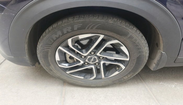 2022 KIA CARENS LUXURY PLUS 1.4 PETROL DCT 7 STR, Petrol, Automatic, 37,964 km, tyre