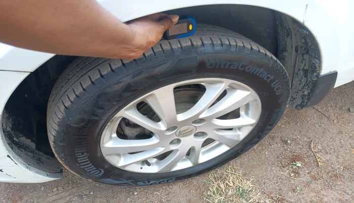 2013 Maruti Swift ZXI, Petrol, Manual, 1,11,158 km, tyre