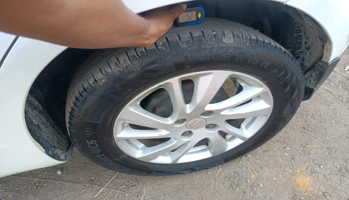 2013 Maruti Swift ZXI, Petrol, Manual, 1,11,158 km, tyre