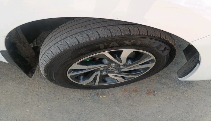 2024 Toyota Innova Crysta 2.4 VX 8STR, Diesel, Manual, 54,492 km, tyre