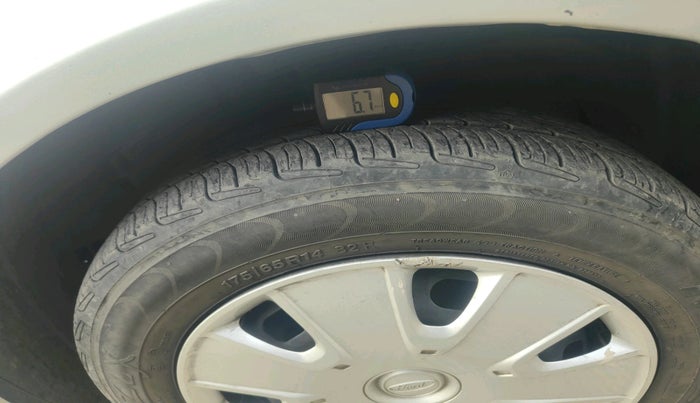 2011 Ford Fiesta ZXI 1.6 ABS PETROL, Petrol, Manual, 1,21,907 km, tyre