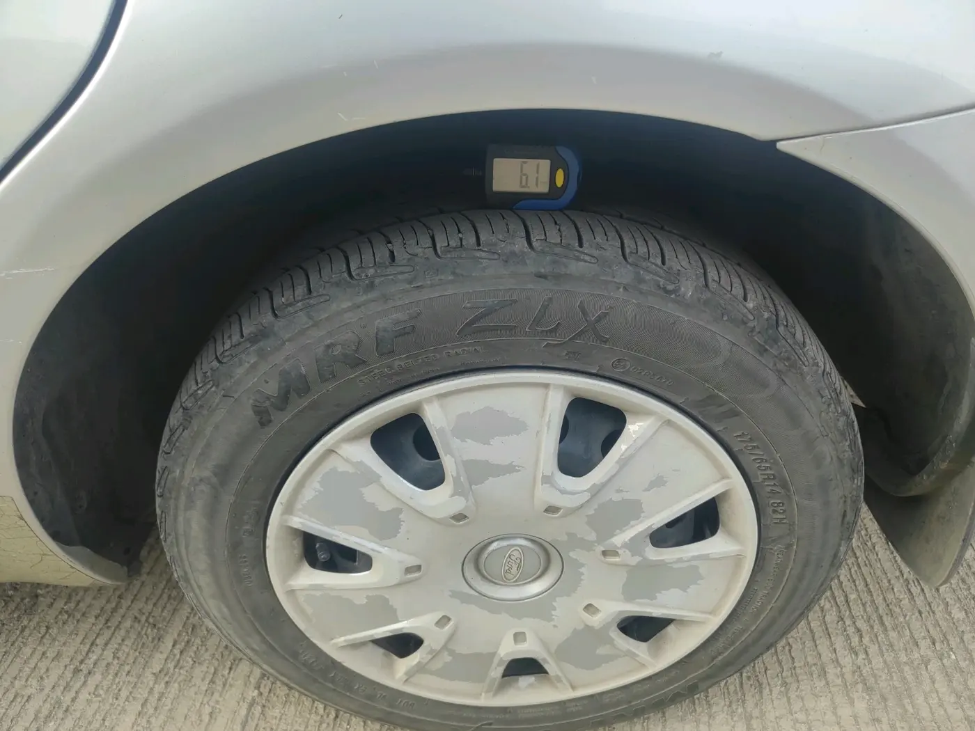 2011 Ford Fiesta ZXI 1.6 ABS PETROL, Petrol, Manual, 1,21,907 km, tyre