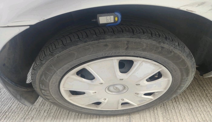 2011 Ford Fiesta ZXI 1.6 ABS PETROL, Petrol, Manual, 1,21,907 km, tyre