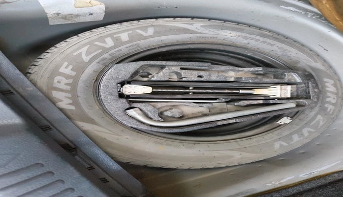 2017 Volkswagen Polo HIGHLINE1.5L, Diesel, Manual, 90,200 km, tyre