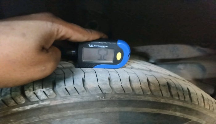 2011 Tata Indica Vista TERRA TDI, Diesel, Manual, 2,53,231 km, tyre