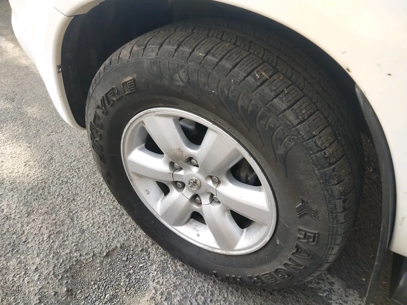 2010 Toyota Fortuner 3.0 4X4 MT, Diesel, Manual, 3,01,102 km, tyre