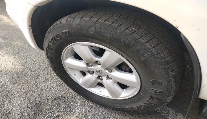 2010 Toyota Fortuner 3.0 4X4 MT, Diesel, Manual, 3,01,102 km, tyre