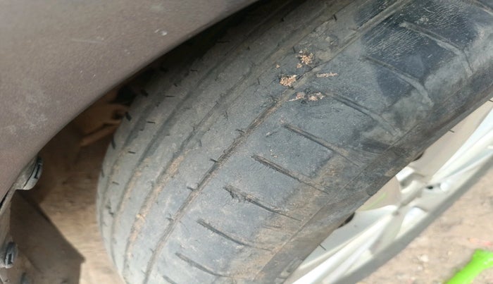 2014 Maruti Ertiga ZDI, Diesel, Manual, 1,21,845 km, tyre